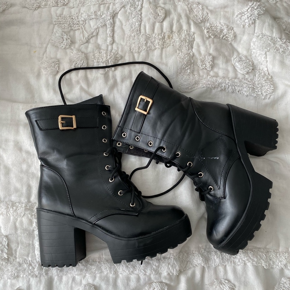 Chunky Heel camo boot